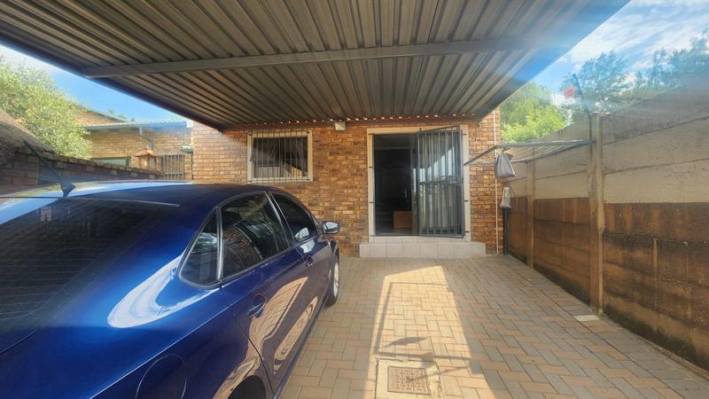 6 Bedroom Property for Sale in The Reeds Gauteng