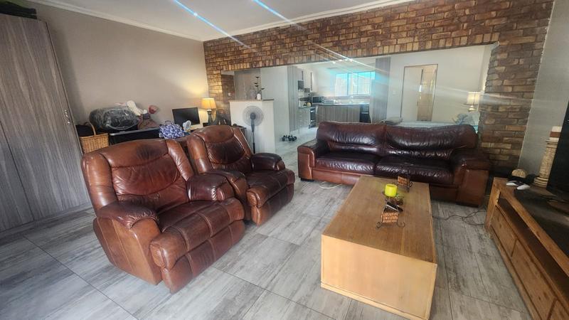 6 Bedroom Property for Sale in The Reeds Gauteng