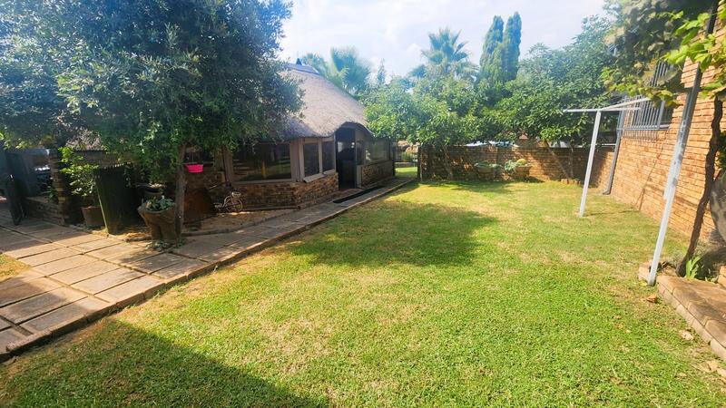 6 Bedroom Property for Sale in The Reeds Gauteng