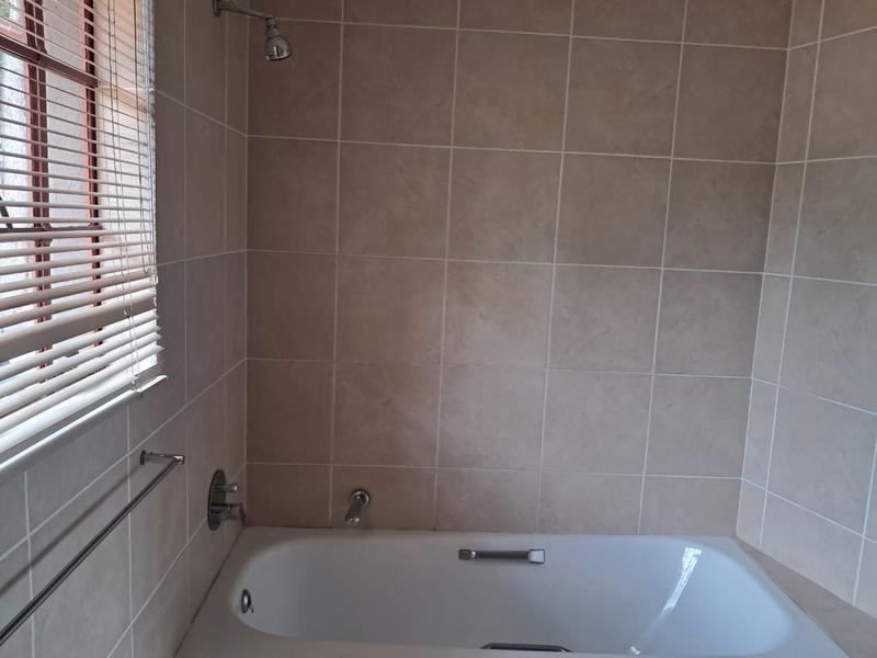 To Let 3 Bedroom Property for Rent in Noordwyk Gauteng