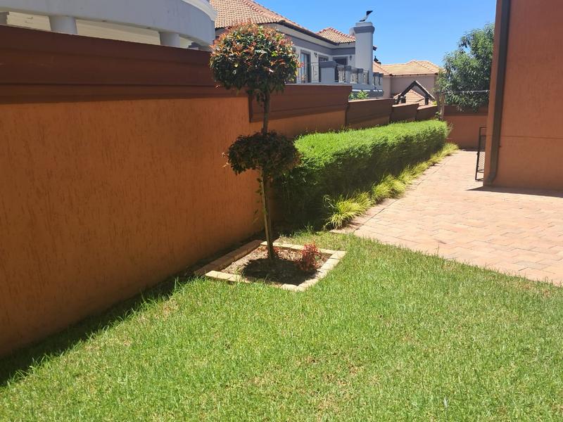 4 Bedroom Property for Sale in Blue Valley Golf Estate Gauteng