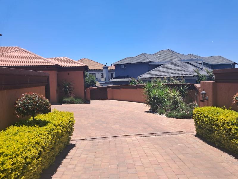 4 Bedroom Property for Sale in Blue Valley Golf Estate Gauteng