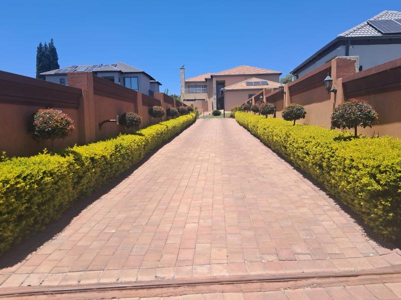 4 Bedroom Property for Sale in Blue Valley Golf Estate Gauteng