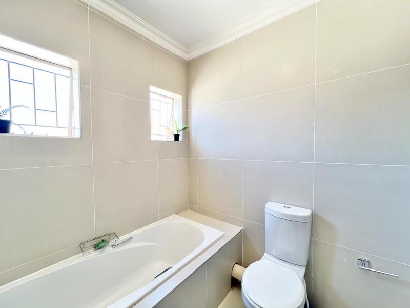 To Let 4 Bedroom Property for Rent in Garsfontein Gauteng