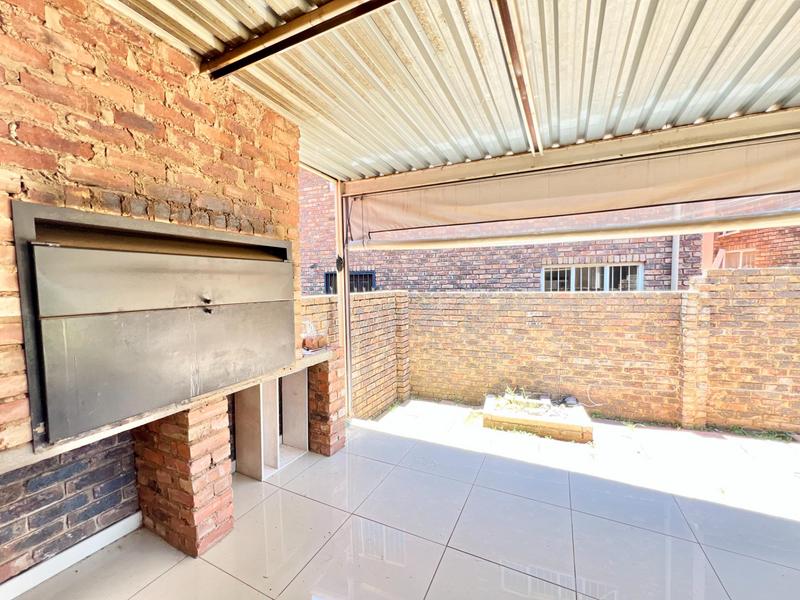 To Let 4 Bedroom Property for Rent in Garsfontein Gauteng