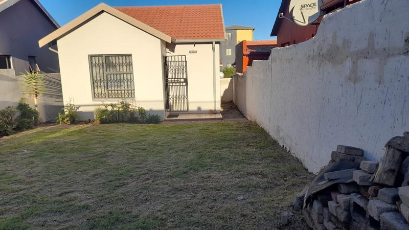 2 Bedroom Property for Sale in Fleurhof Gauteng