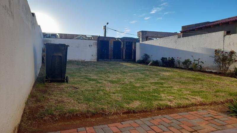 2 Bedroom Property for Sale in Fleurhof Gauteng