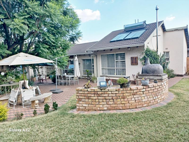 4 Bedroom Property for Sale in Glen Marais Gauteng