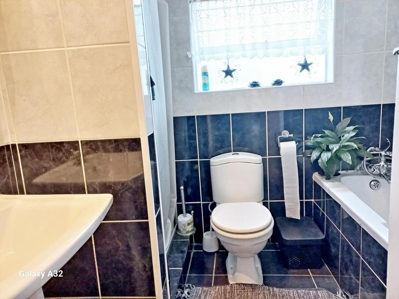 4 Bedroom Property for Sale in Glen Marais Gauteng