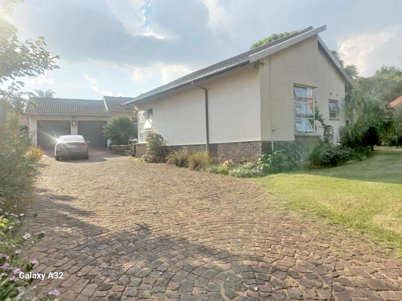 4 Bedroom Property for Sale in Glen Marais Gauteng