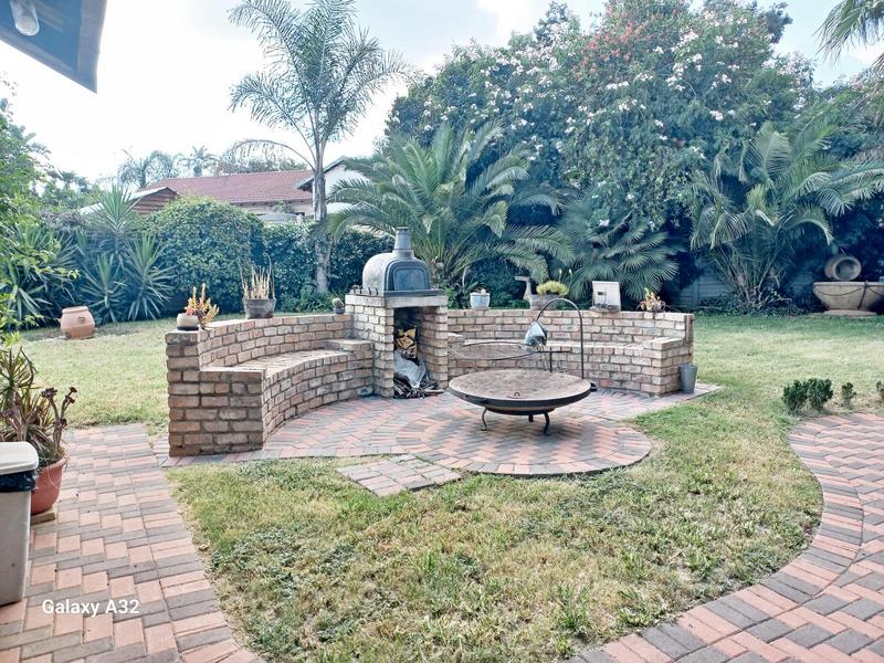 4 Bedroom Property for Sale in Glen Marais Gauteng