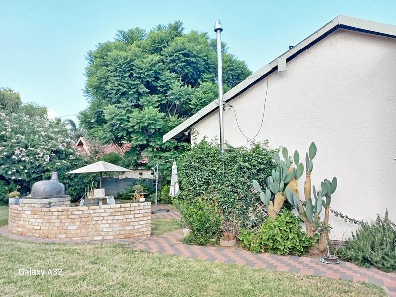 4 Bedroom Property for Sale in Glen Marais Gauteng