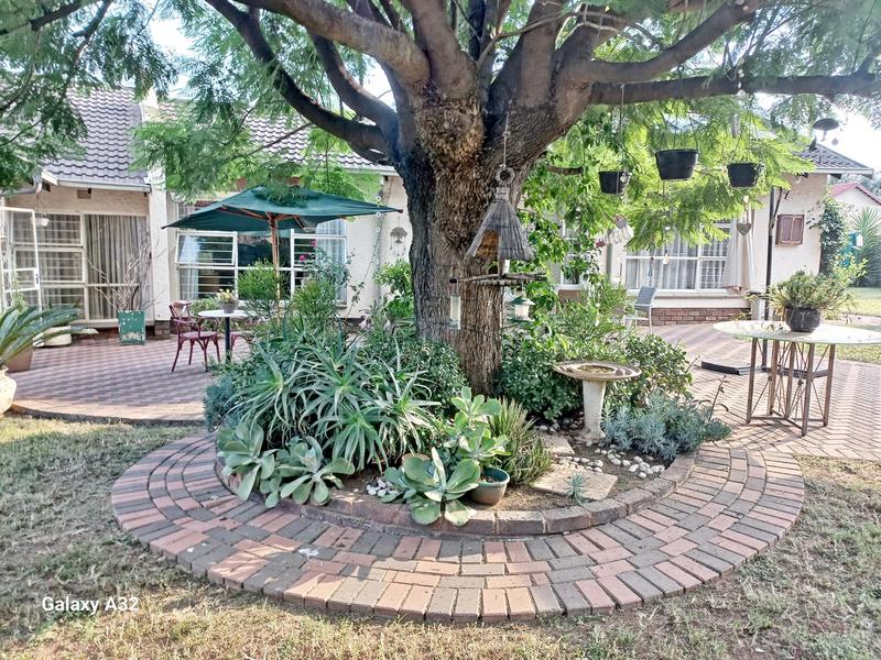 4 Bedroom Property for Sale in Glen Marais Gauteng