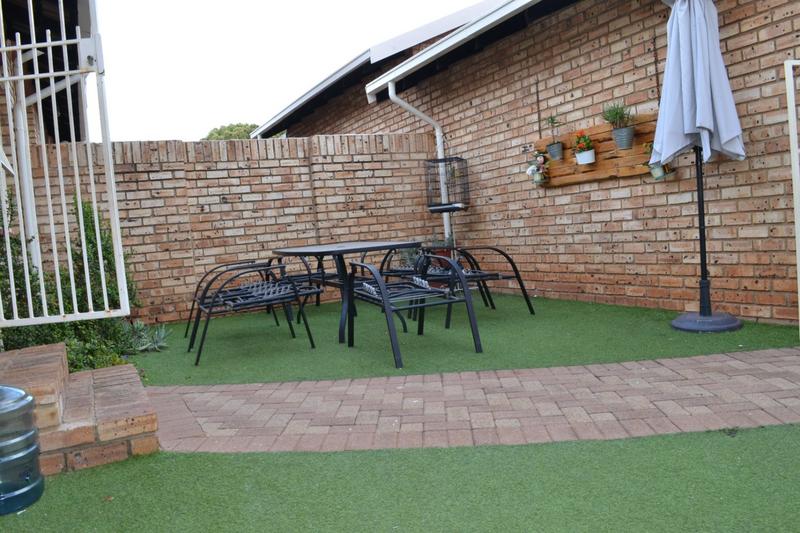 To Let 2 Bedroom Property for Rent in Noordheuwel Gauteng