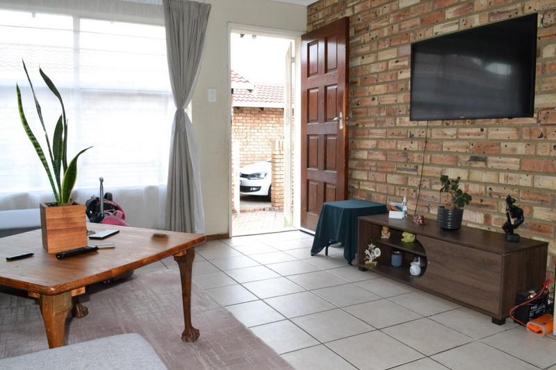 To Let 2 Bedroom Property for Rent in Noordheuwel Gauteng