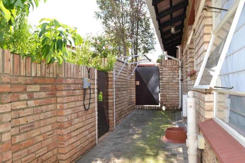 To Let 2 Bedroom Property for Rent in Noordheuwel Gauteng