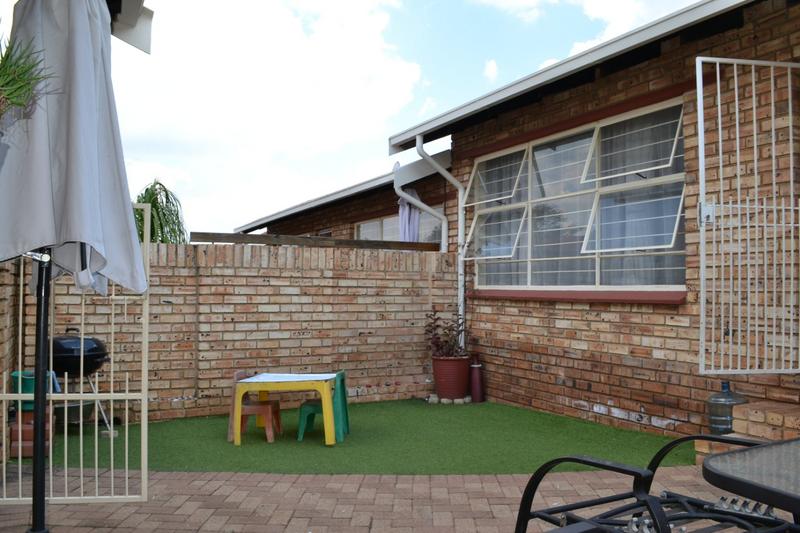 To Let 2 Bedroom Property for Rent in Noordheuwel Gauteng