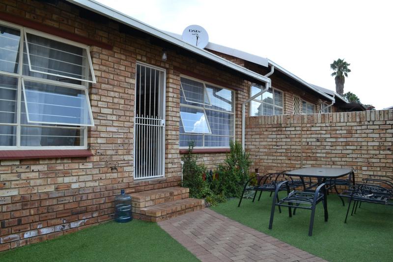 To Let 2 Bedroom Property for Rent in Noordheuwel Gauteng