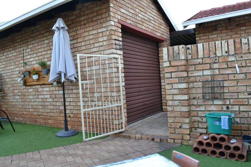 To Let 2 Bedroom Property for Rent in Noordheuwel Gauteng