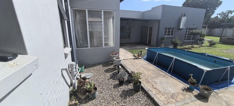 7 Bedroom Property for Sale in Florida Gauteng