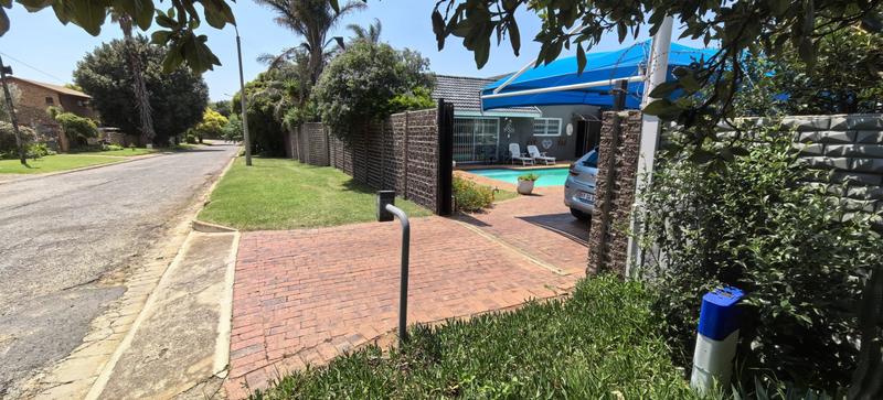 5 Bedroom Property for Sale in Florida Park Gauteng