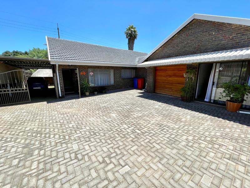 5 Bedroom Property for Sale in Rant En Dal Gauteng