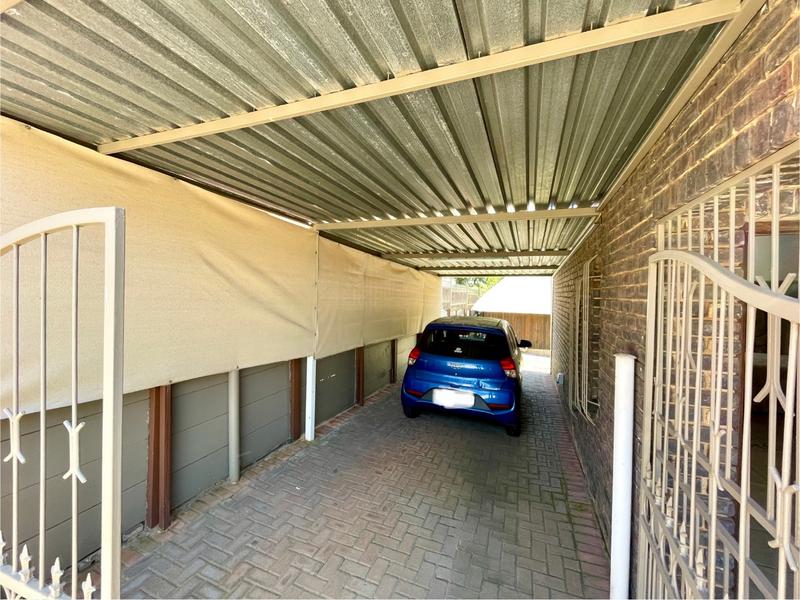 5 Bedroom Property for Sale in Rant En Dal Gauteng