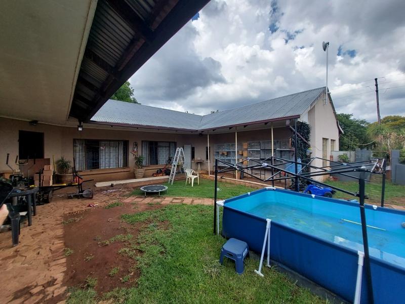 9 Bedroom Property for Sale in Andeon Gauteng