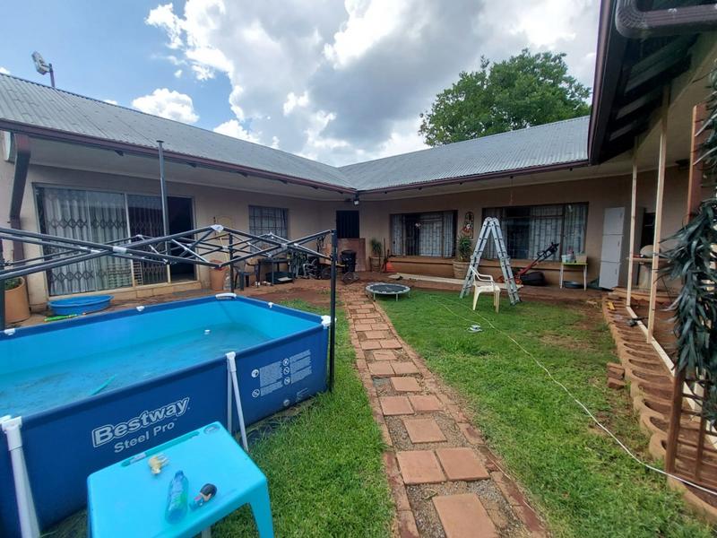 9 Bedroom Property for Sale in Andeon Gauteng