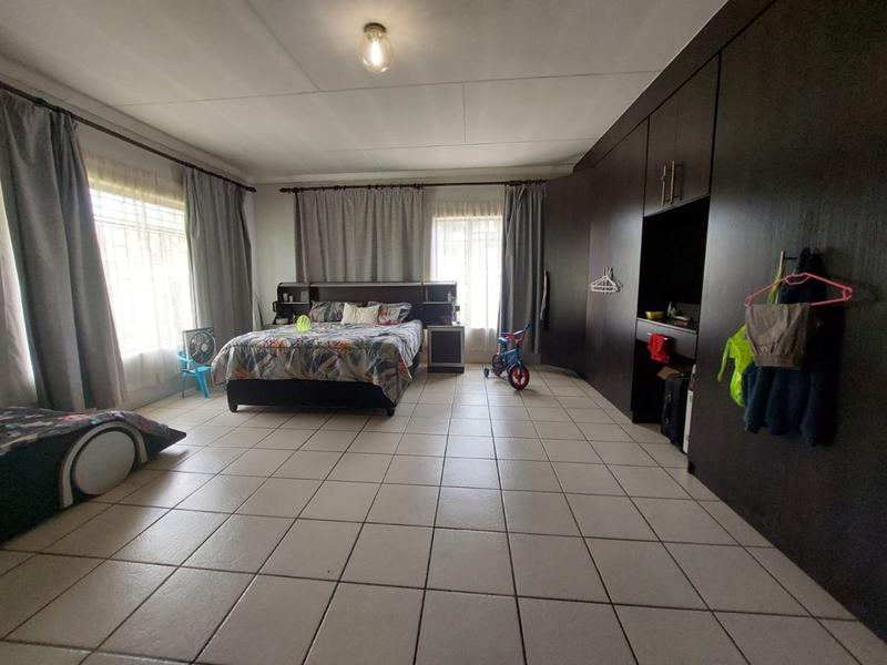 9 Bedroom Property for Sale in Andeon Gauteng