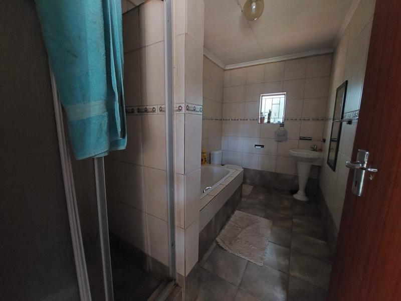 9 Bedroom Property for Sale in Andeon Gauteng