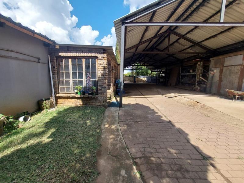 9 Bedroom Property for Sale in Andeon Gauteng