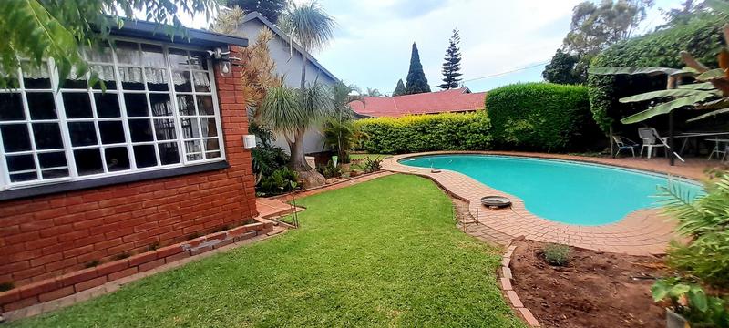 5 Bedroom Property for Sale in Florauna Gauteng