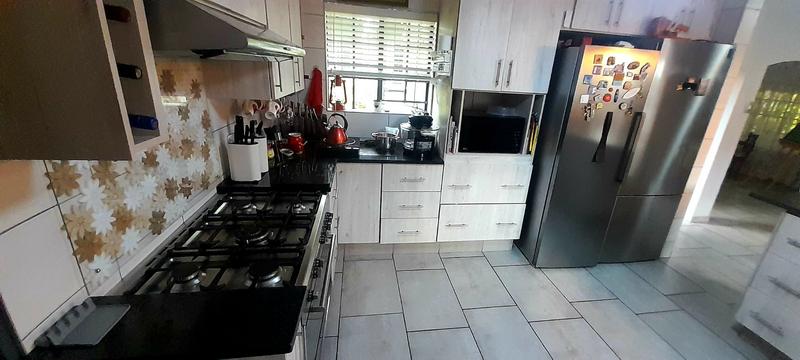 5 Bedroom Property for Sale in Florauna Gauteng