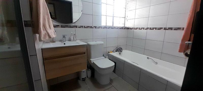 5 Bedroom Property for Sale in Florauna Gauteng