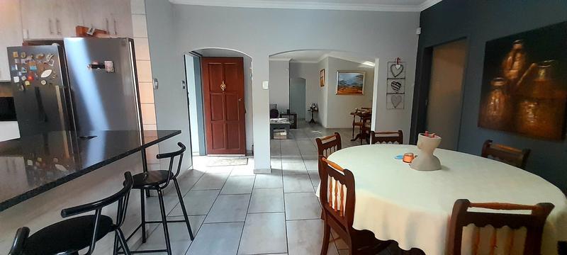 5 Bedroom Property for Sale in Florauna Gauteng