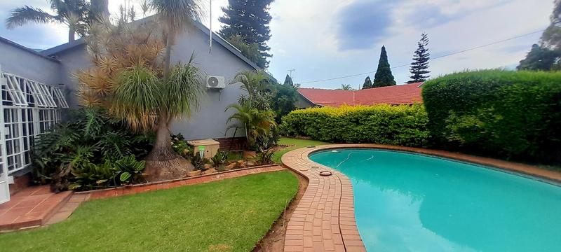 5 Bedroom Property for Sale in Florauna Gauteng