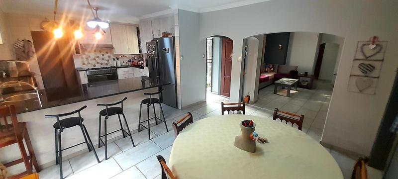 5 Bedroom Property for Sale in Florauna Gauteng