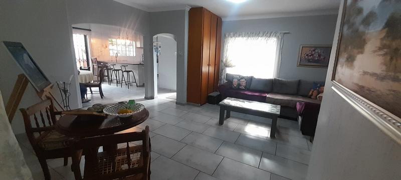 5 Bedroom Property for Sale in Florauna Gauteng