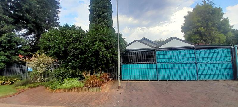 5 Bedroom Property for Sale in Florauna Gauteng