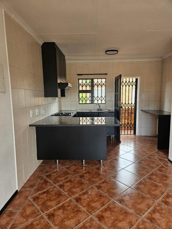 To Let 2 Bedroom Property for Rent in Kyalami Hills Gauteng