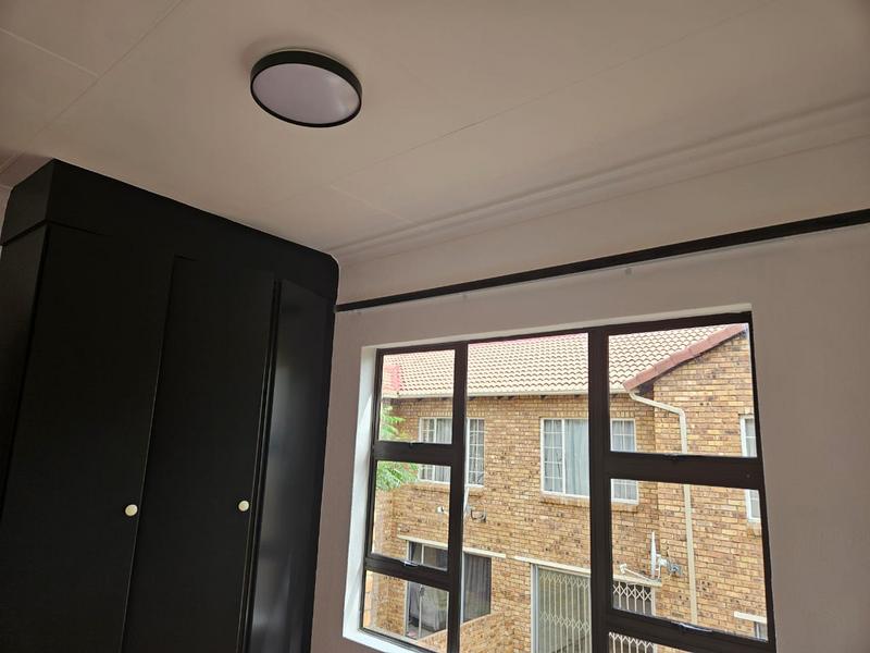 To Let 2 Bedroom Property for Rent in Kyalami Hills Gauteng