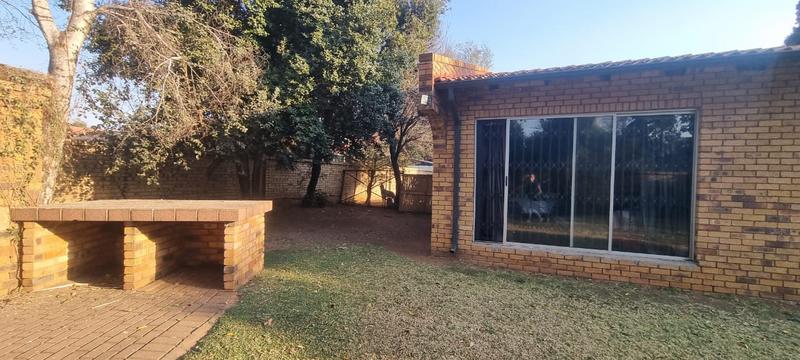 4 Bedroom Property for Sale in Sonneveld Gauteng