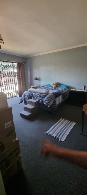 4 Bedroom Property for Sale in Sonneveld Gauteng