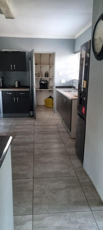 4 Bedroom Property for Sale in Sonneveld Gauteng