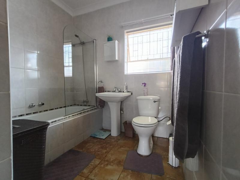 To Let 3 Bedroom Property for Rent in Petersfield Gauteng