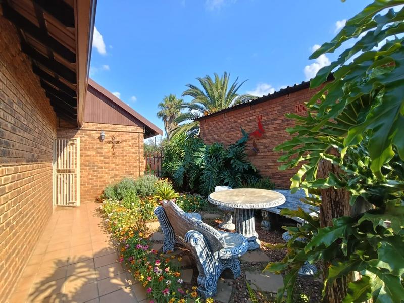 To Let 3 Bedroom Property for Rent in Petersfield Gauteng