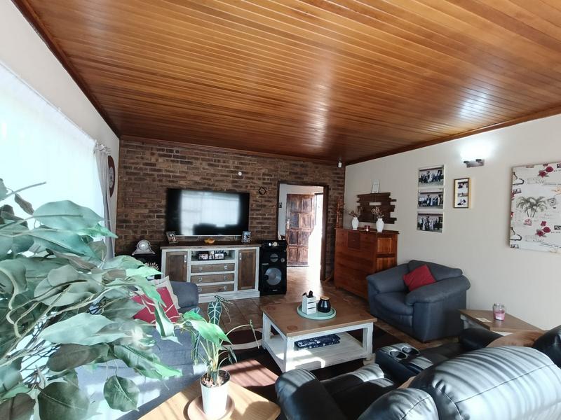 To Let 3 Bedroom Property for Rent in Petersfield Gauteng