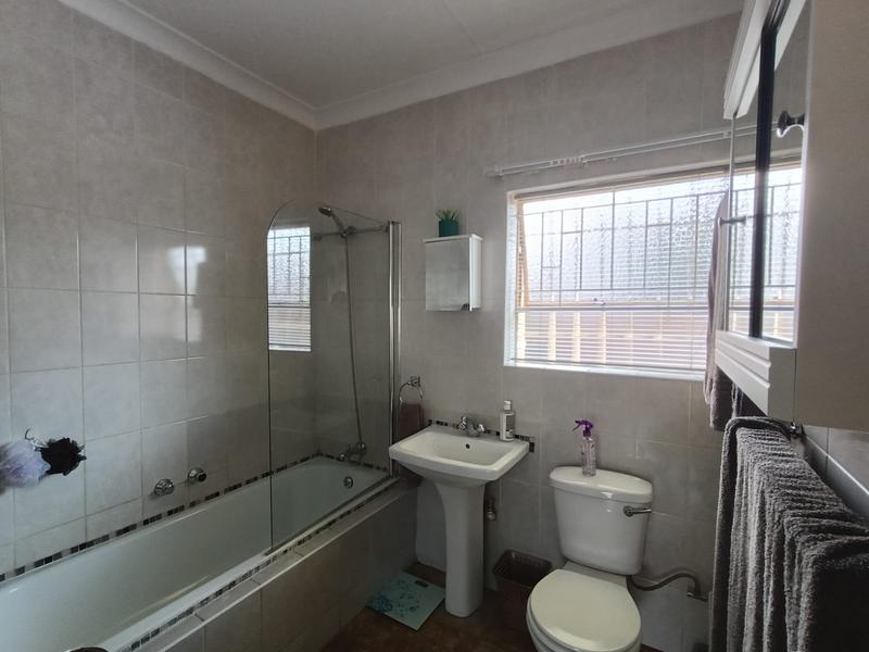 To Let 3 Bedroom Property for Rent in Petersfield Gauteng