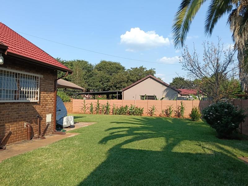 To Let 3 Bedroom Property for Rent in Petersfield Gauteng